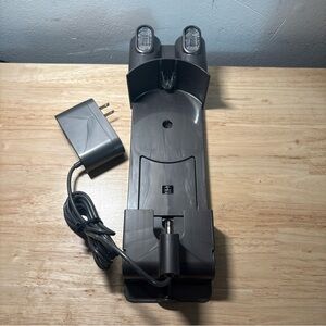 Dyson 17530-02 Battery Charger w/ Wall Mount Docking Station 10-5489 24.35 16.75